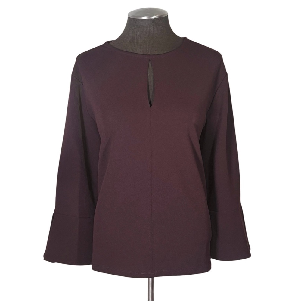 🆕 H&M – Keyhole Flare Sleeve Blouse – Large